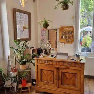 https://grand-hotel-de-la-poste-salon-de-provence-13300.fr-provencehotel.com